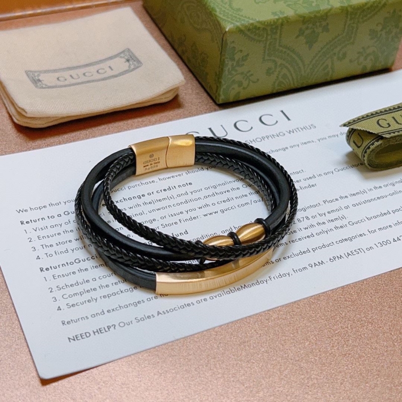 G*u*i bracelets